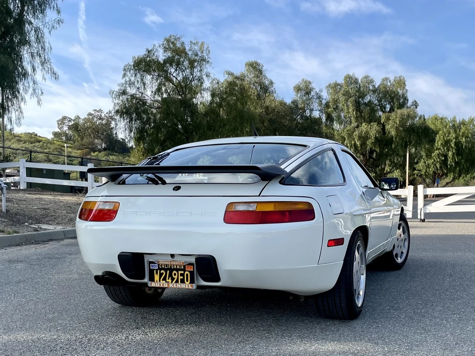 1989 Porsche 928 GT - Image 24 of 31