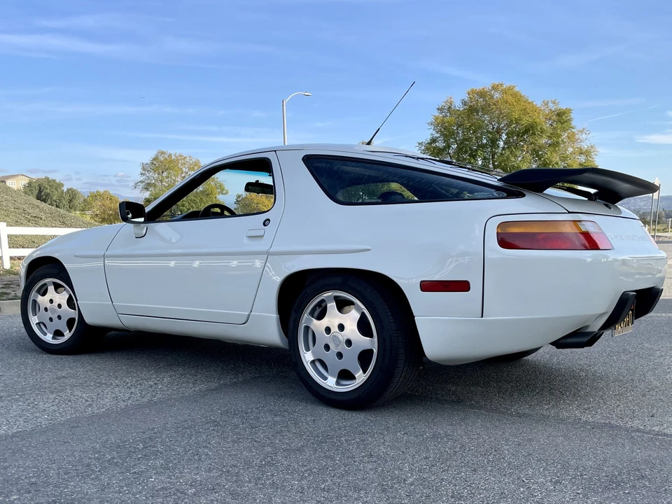 1989 Porsche 928 GT - Image 9 of 31