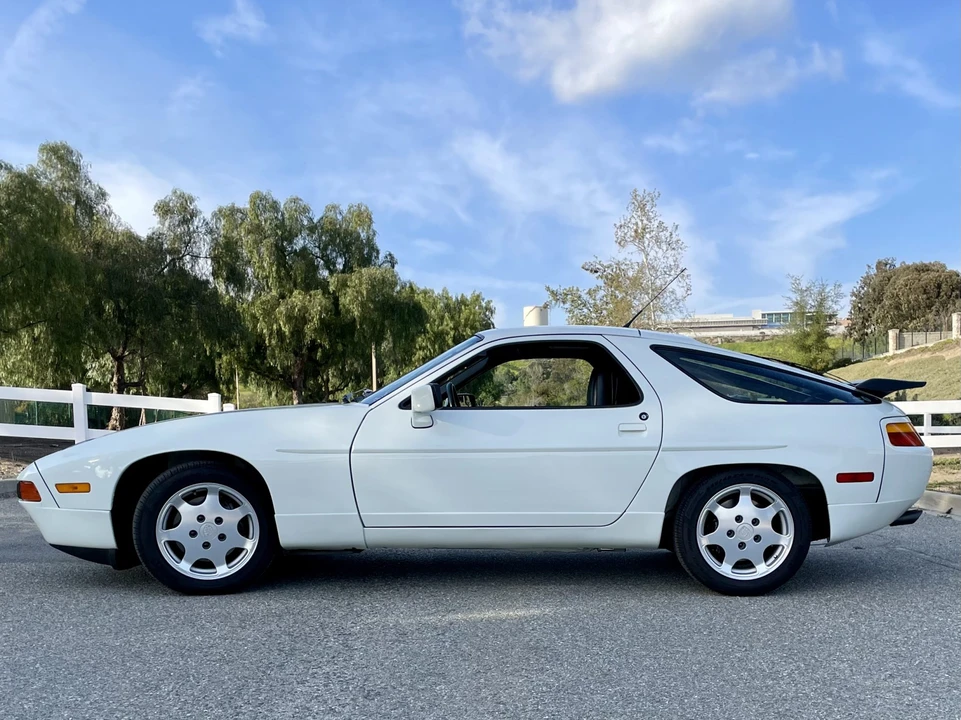 1989 Porsche 928 GT - Image 8 of 31