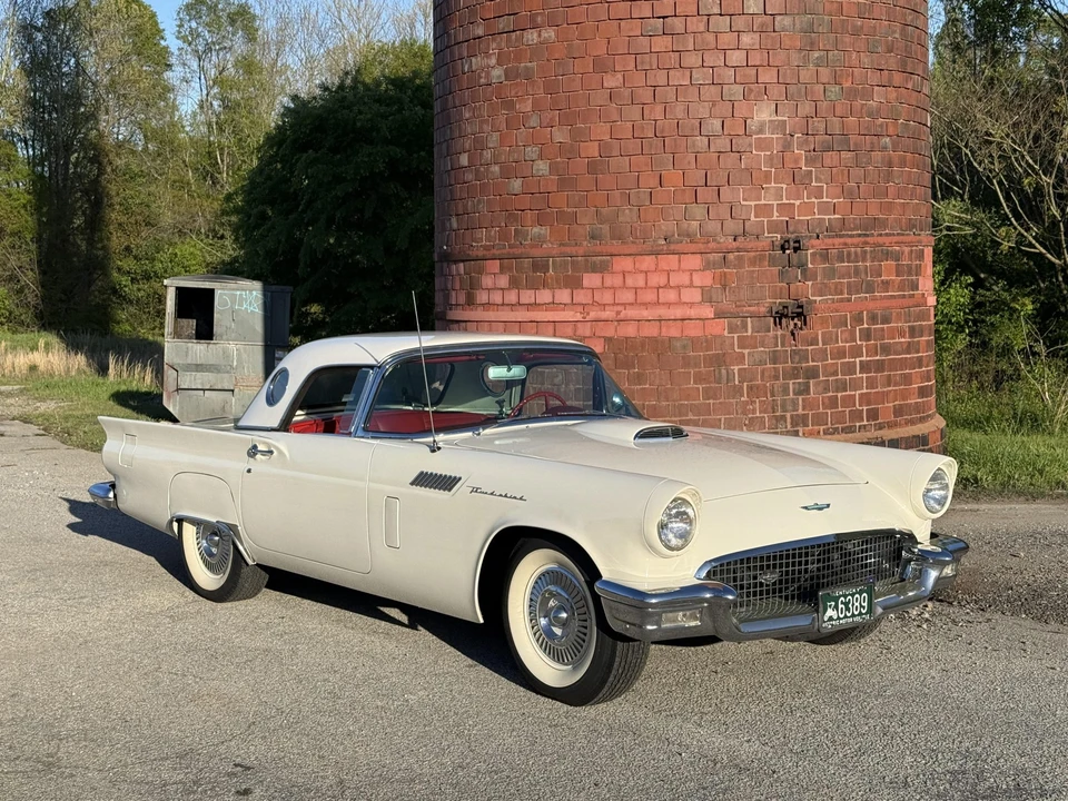 1957 Ford Thunderbird 1st Gen - Image 15 of 31