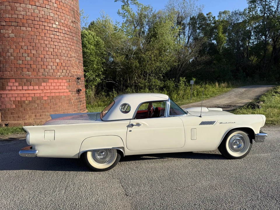 1957 Ford Thunderbird 1st Gen - Image 19 of 31