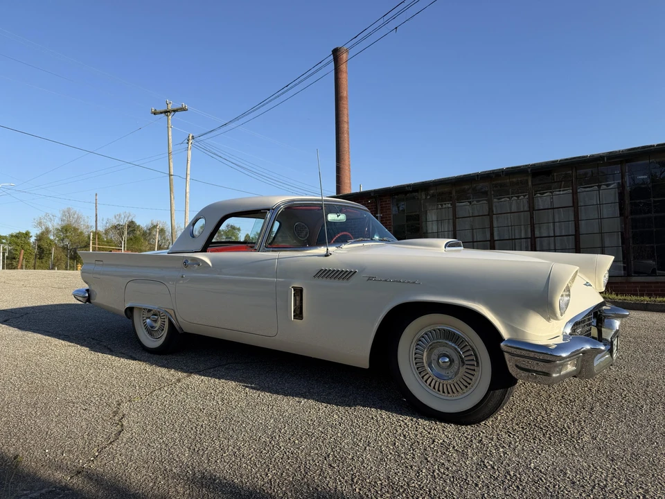 1957 Ford Thunderbird 1st Gen - Image 28 of 31
