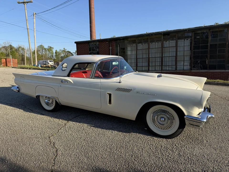 1957 Ford Thunderbird 1st Gen - Image 29 of 31