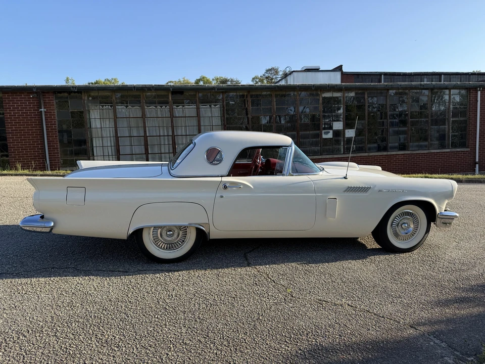 1957 Ford Thunderbird 1st Gen - Image 27 of 31
