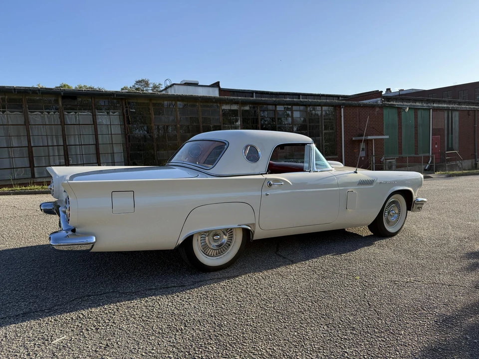 1957 Ford Thunderbird 1st Gen - Image 26 of 31