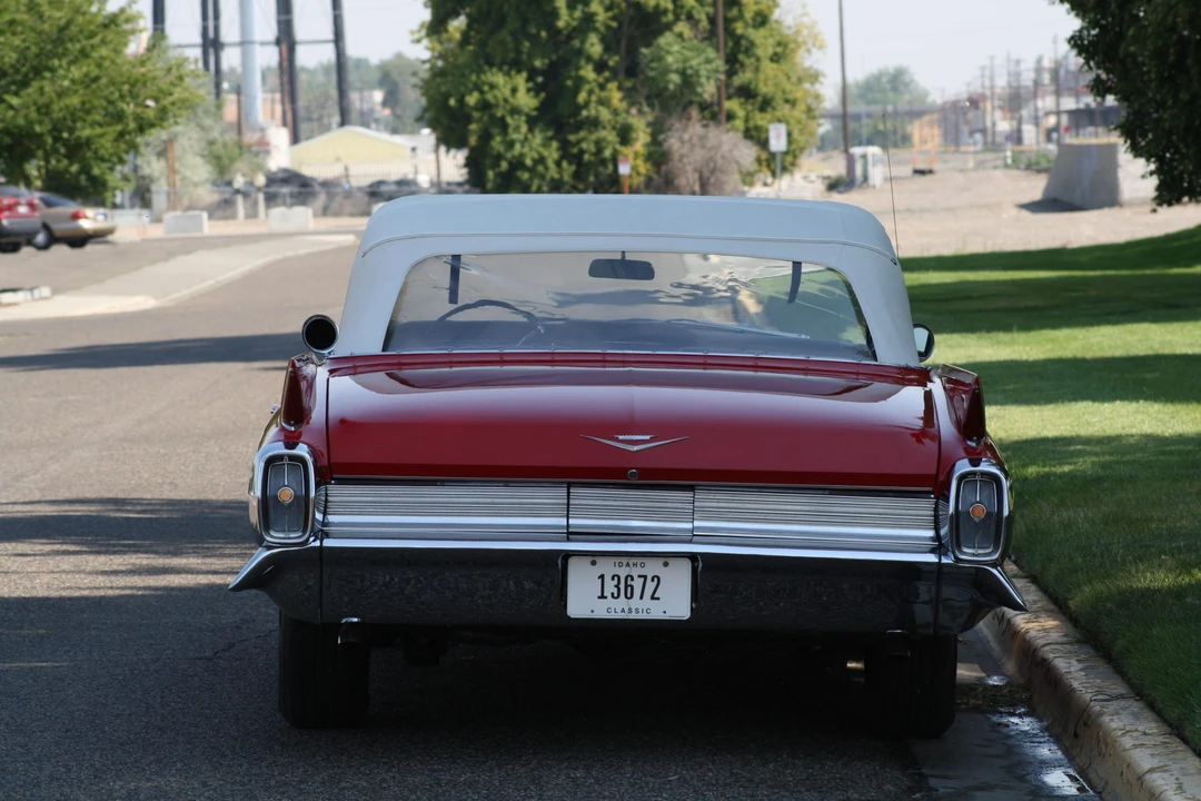 1962 Cadillac Series 62 6th Gen - Image 9 of 31