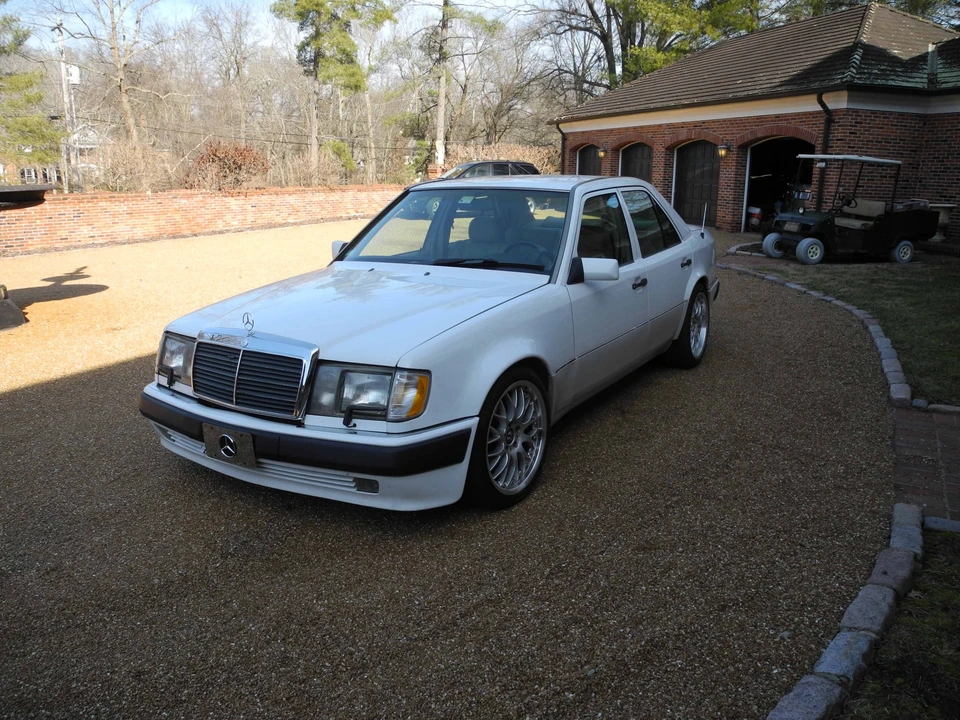 1993 Mercedes-Benz W124 E-Class - Image 2 of 31