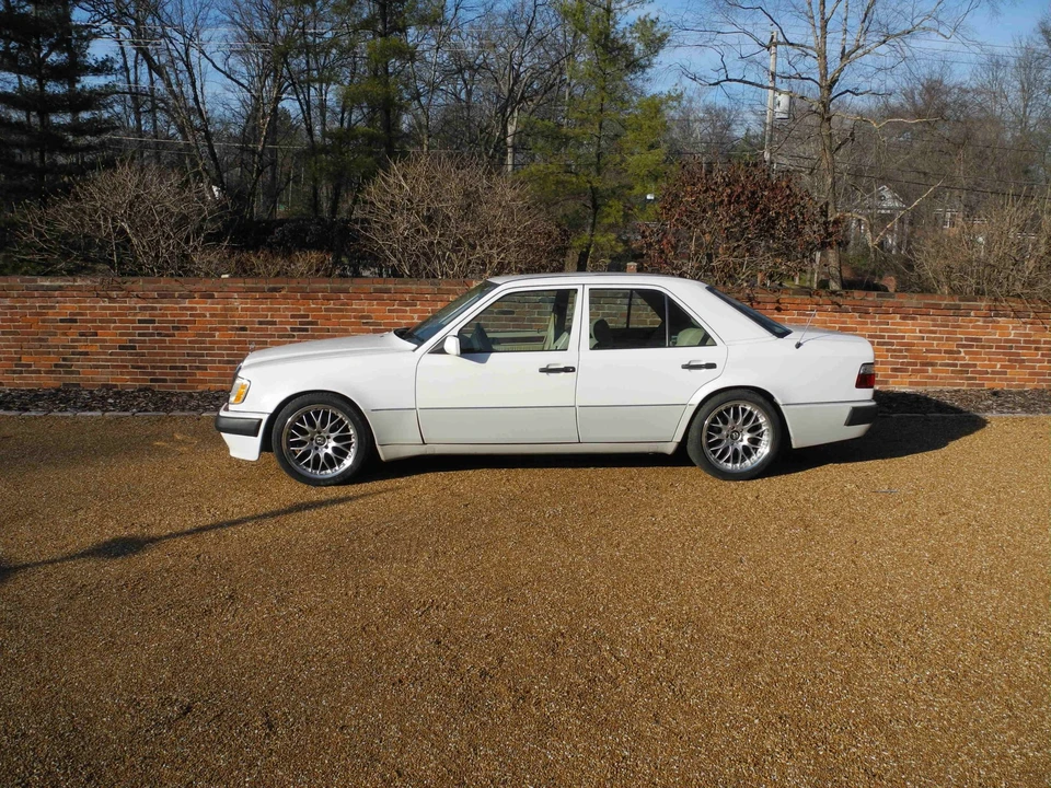 1993 Mercedes-Benz W124 E-Class - Image 6 of 31