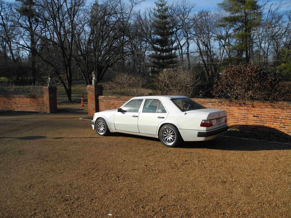 1993 Mercedes-Benz W124 E-Class - Image 9 of 31