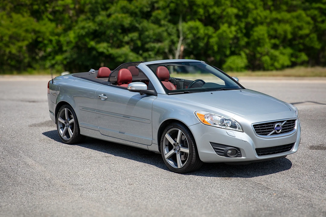2012 Volvo C70 2nd Gen - Image 2 of 31