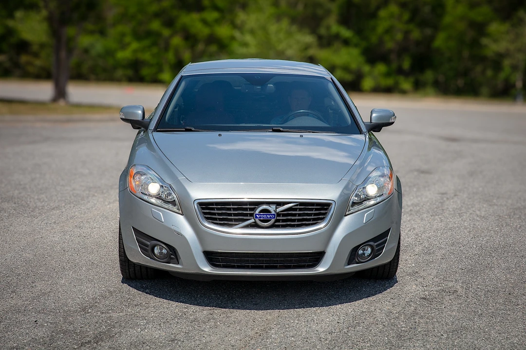 2012 Volvo C70 2nd Gen - Image 9 of 31