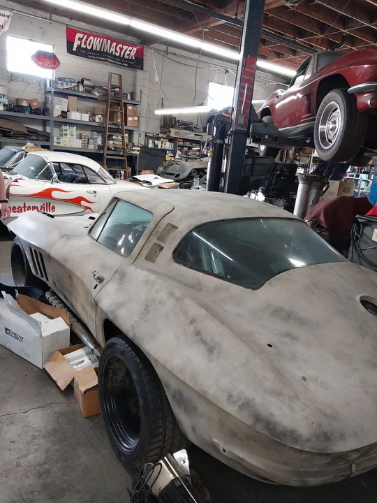 1965 Chevrolet Corvette C2 - Image 4 of 31