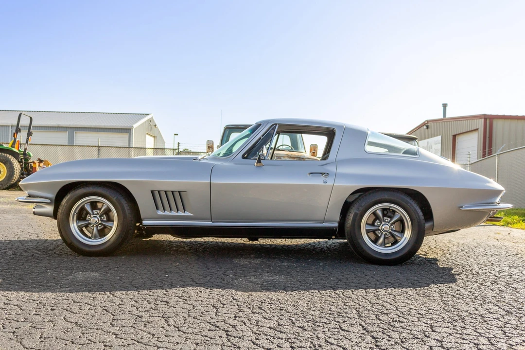 1966 Chevrolet Corvette C2 - Image 3 of 31