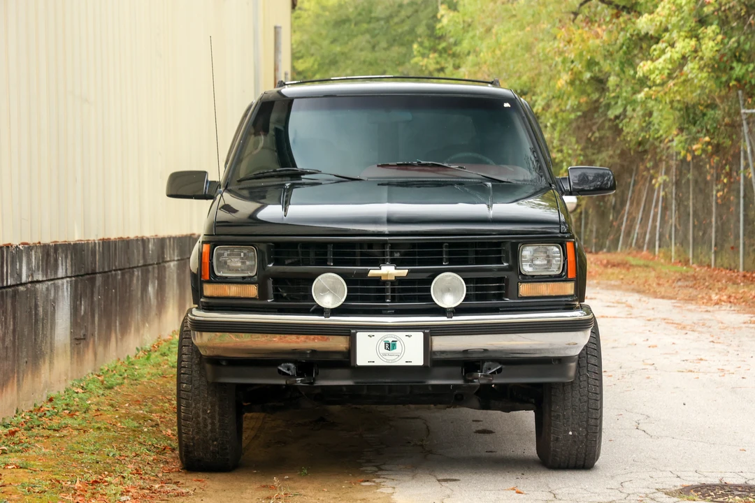 1995 Chevrolet Suburban 8th Gen - Image 9 of 31