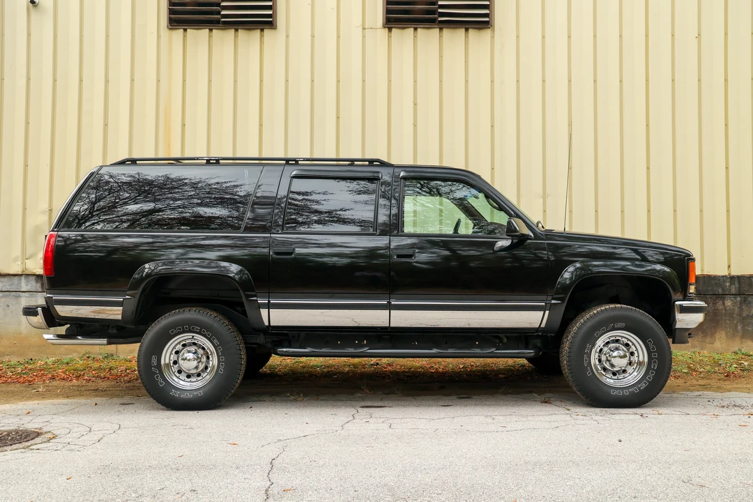 1995 Chevrolet Suburban 8th Gen - Image 2 of 31