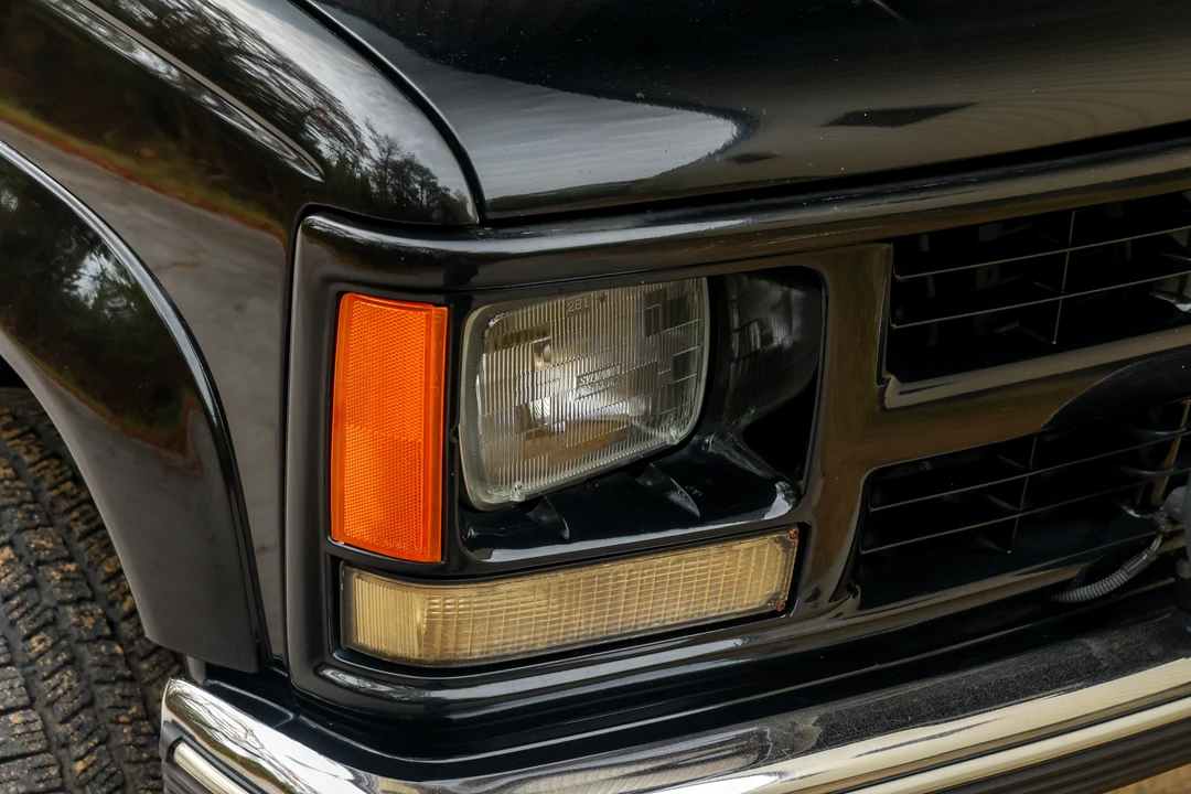 1995 Chevrolet Suburban 8th Gen - Image 23 of 31