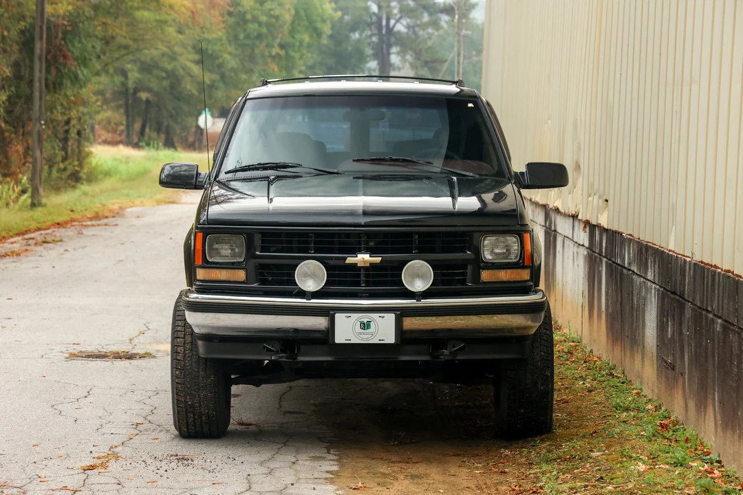 1995 Chevrolet Suburban 8th Gen - Image 8 of 31