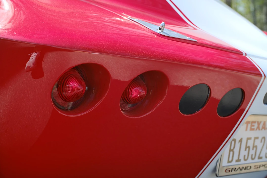 Chevrolet Corvette C2 - Image 24 of 31