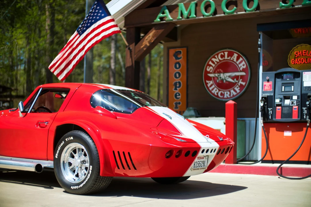 Chevrolet Corvette C2 - Image 22 of 31