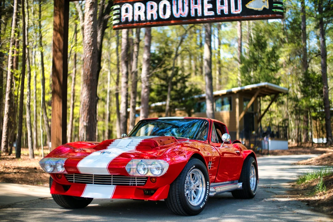 Chevrolet Corvette C2 - Image 2 of 31