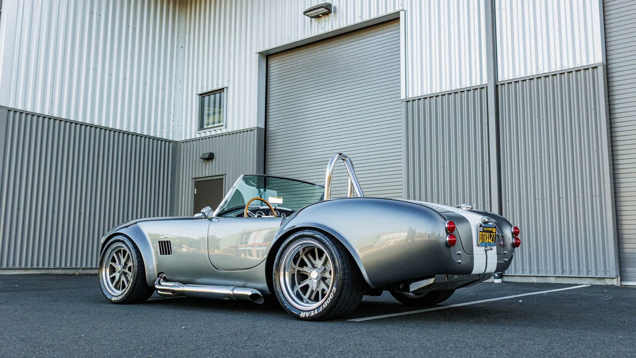 Shelby Cobra Replica - Image 6 of 31