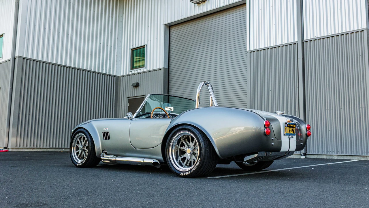 Shelby Cobra Replica - Image 7 of 31