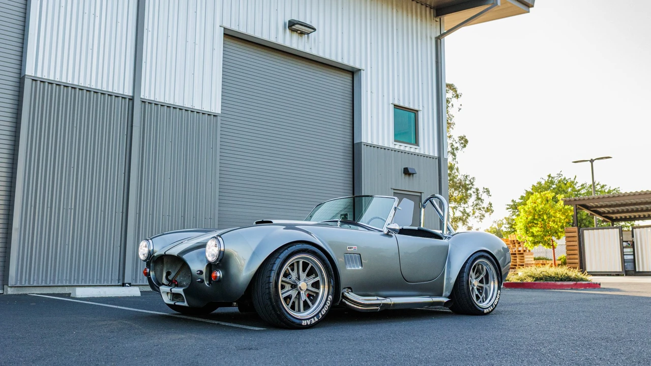 Shelby Cobra Replica - Image 5 of 31