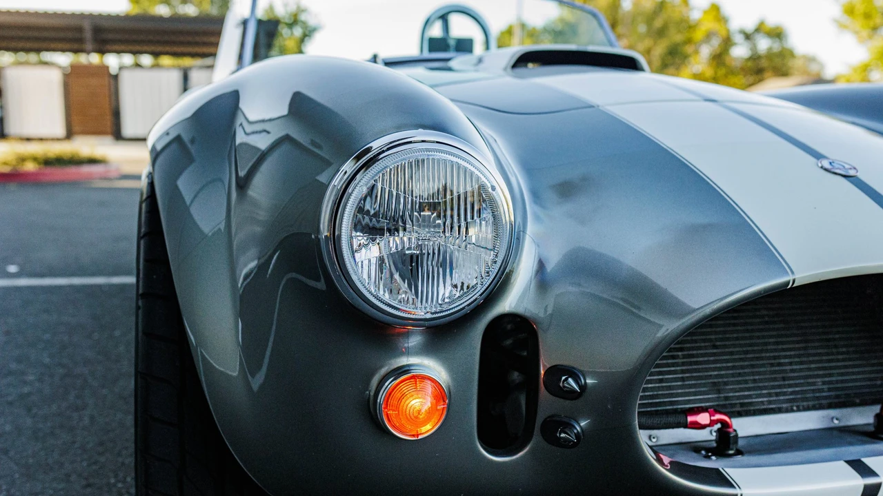 Shelby Cobra Replica - Image 23 of 31