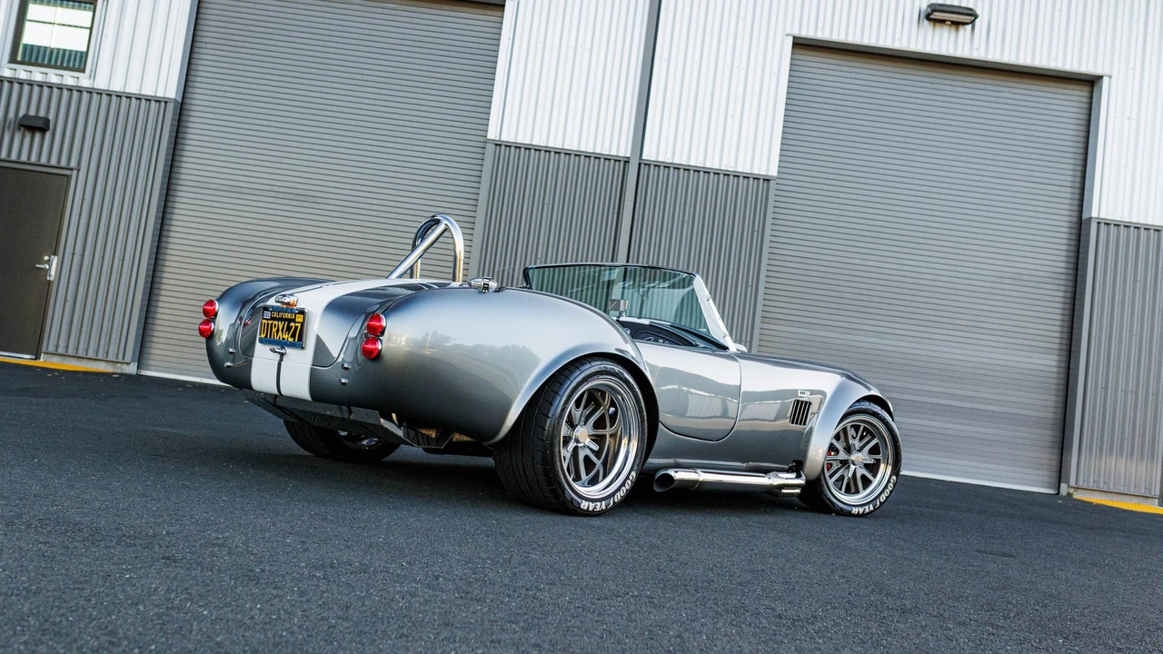 Shelby Cobra Replica - Image 14 of 31