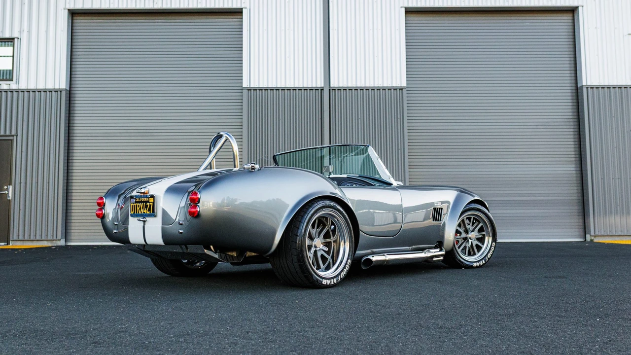 Shelby Cobra Replica - Image 11 of 31