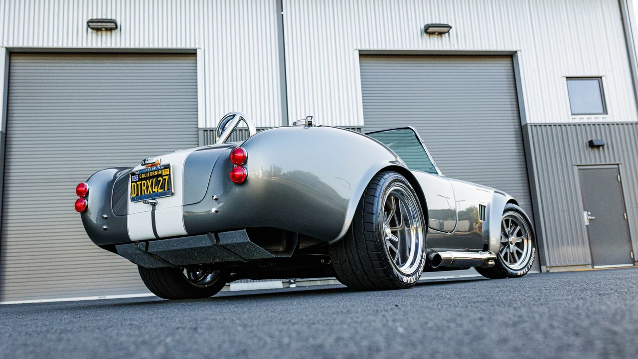 Shelby Cobra Replica - Image 10 of 31