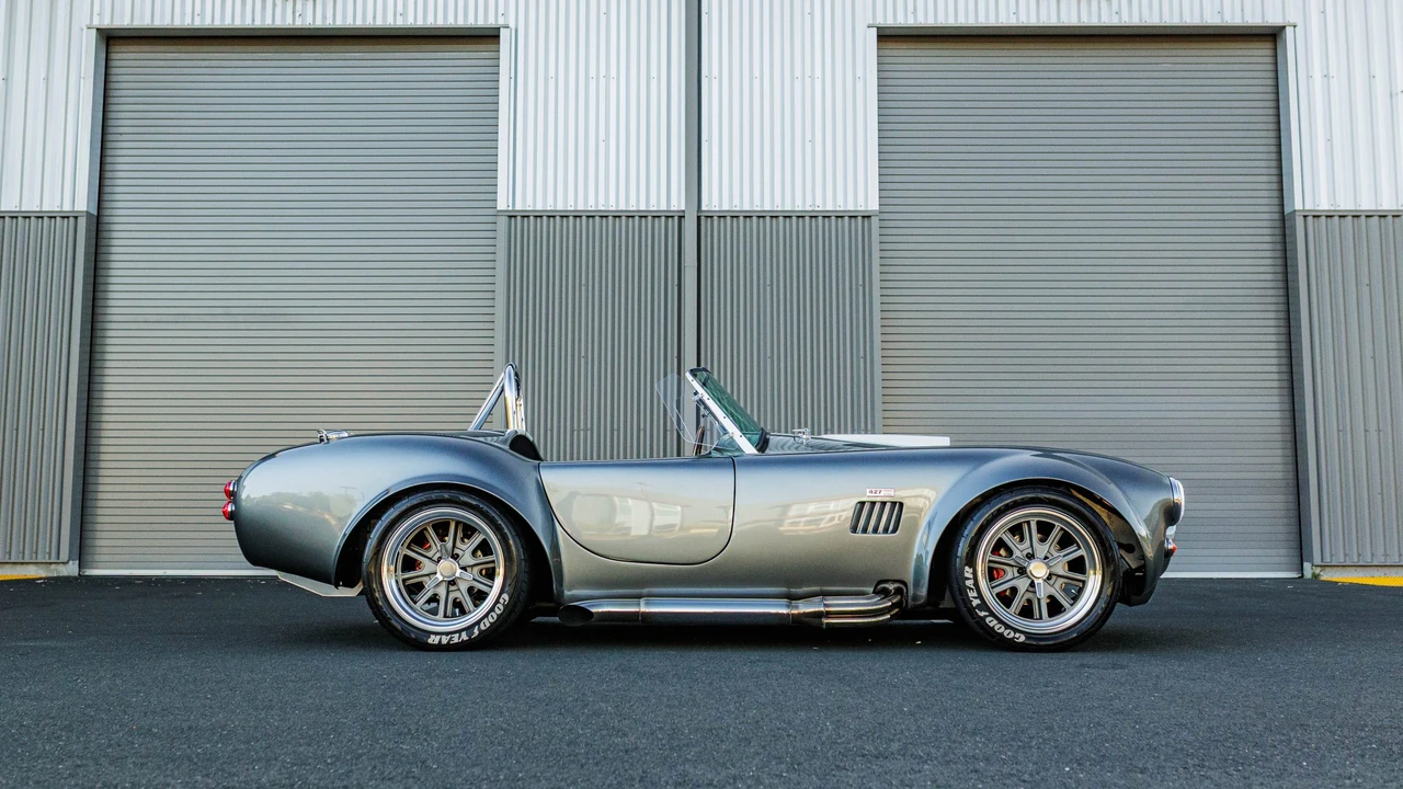 Shelby Cobra Replica - Image 17 of 31