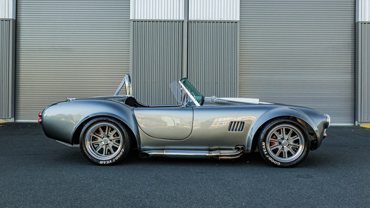 Shelby Cobra Replica - Image 18 of 31