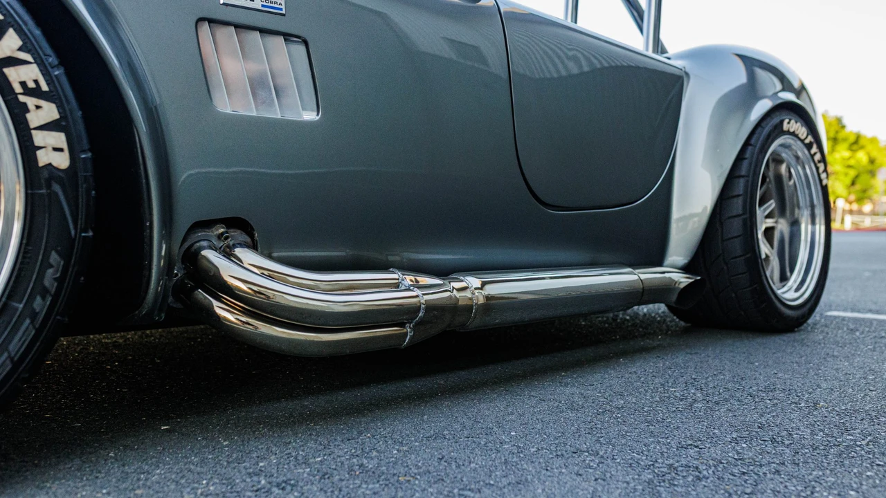 Shelby Cobra Replica - Image 28 of 31