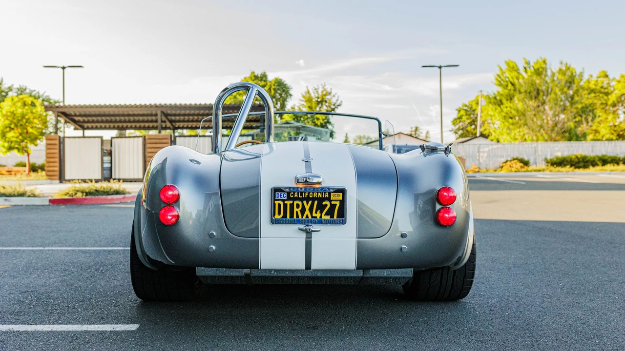 Shelby Cobra Replica - Image 9 of 31