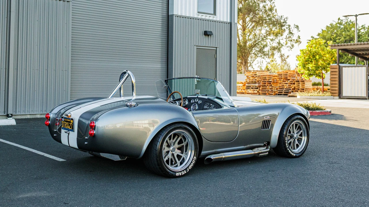 Shelby Cobra Replica - Image 16 of 31