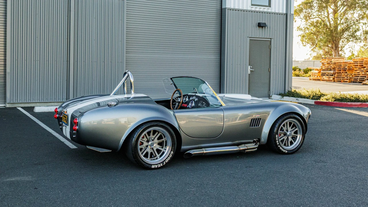 Shelby Cobra Replica - Image 15 of 31