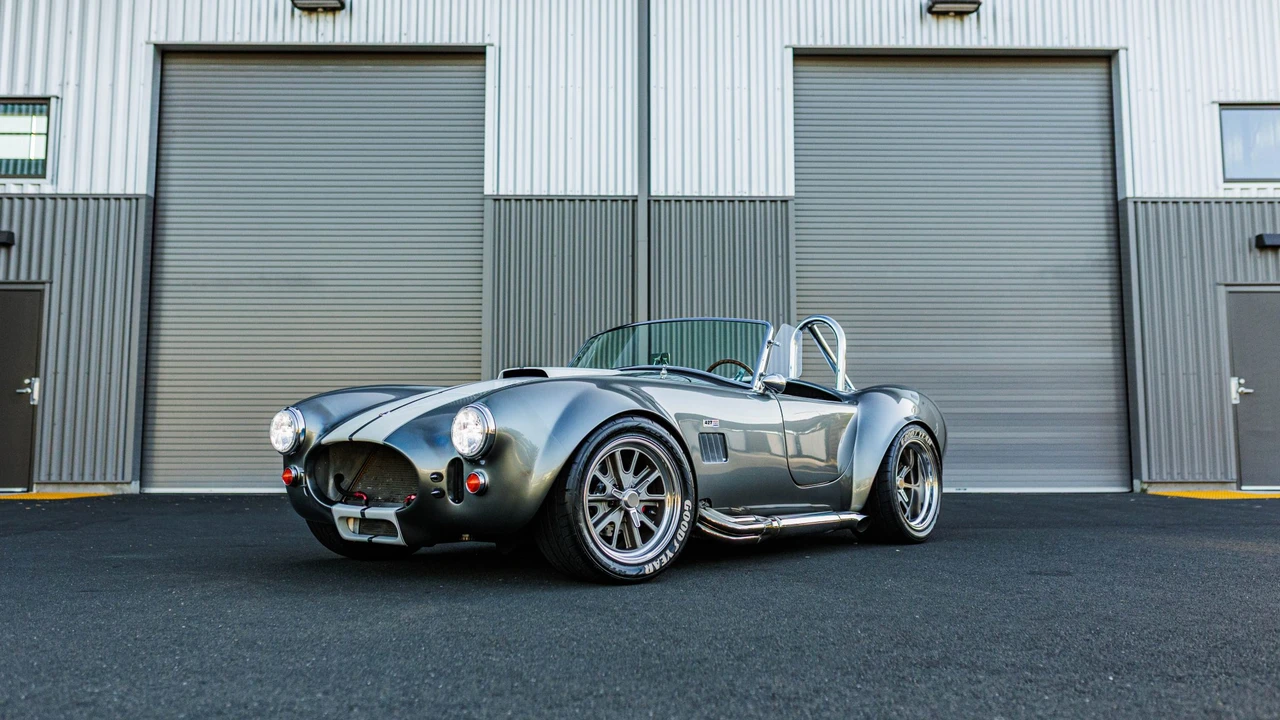 Shelby Cobra Replica - Image 4 of 31