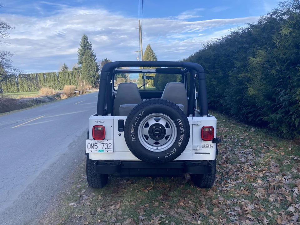 1992 Jeep YJ Wrangler - Image 5 of 31