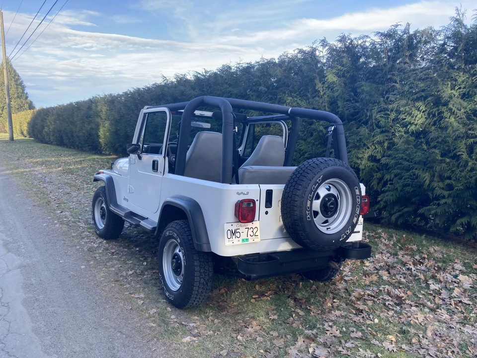 1992 Jeep YJ Wrangler - Image 4 of 31