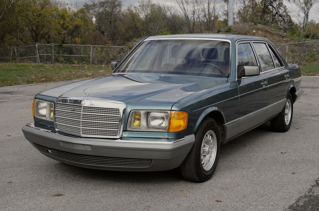1985 Mercedes-Benz W126 S-Class Sedan - Image 2 of 31
