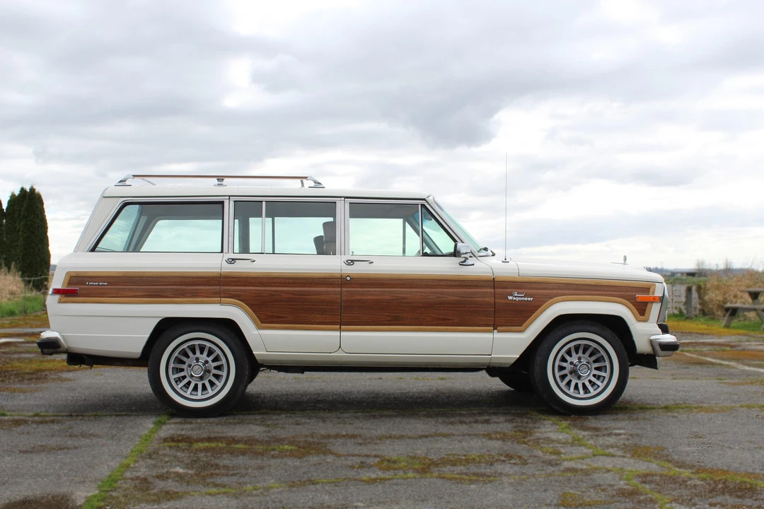 1986 Jeep SJ Grand Wagoneer - Image 24 of 31