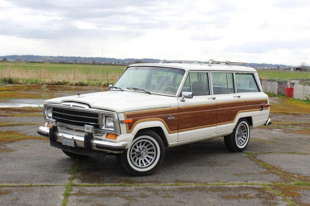1986 Jeep SJ Grand Wagoneer - Image 14 of 31