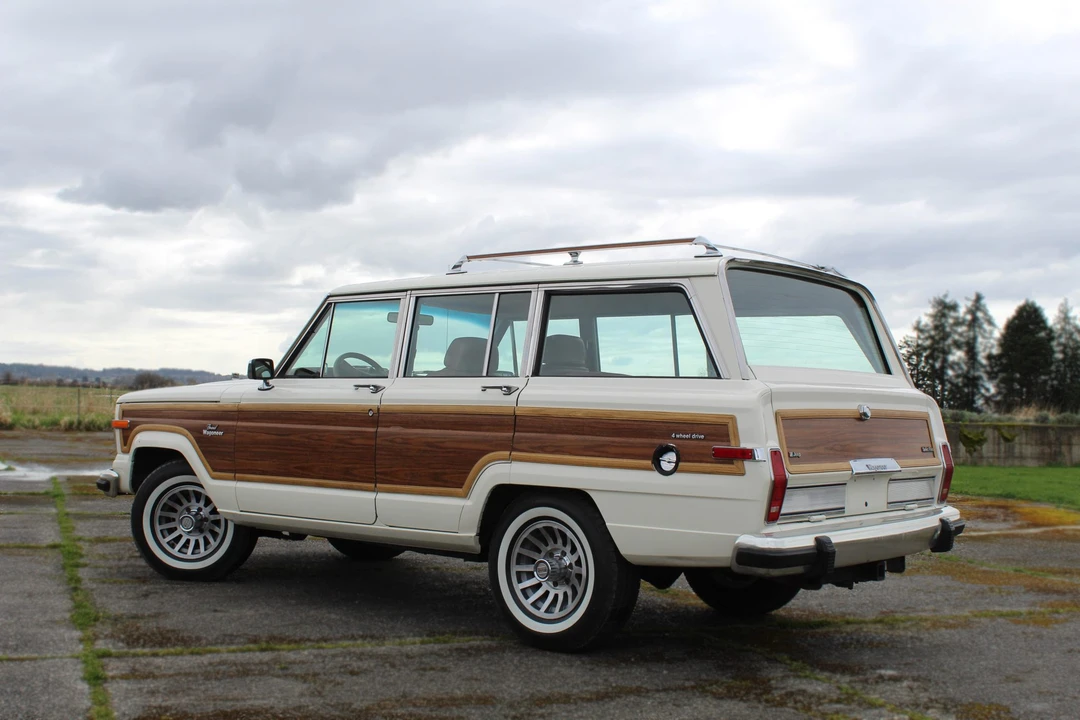 1986 Jeep SJ Grand Wagoneer - Image 17 of 31