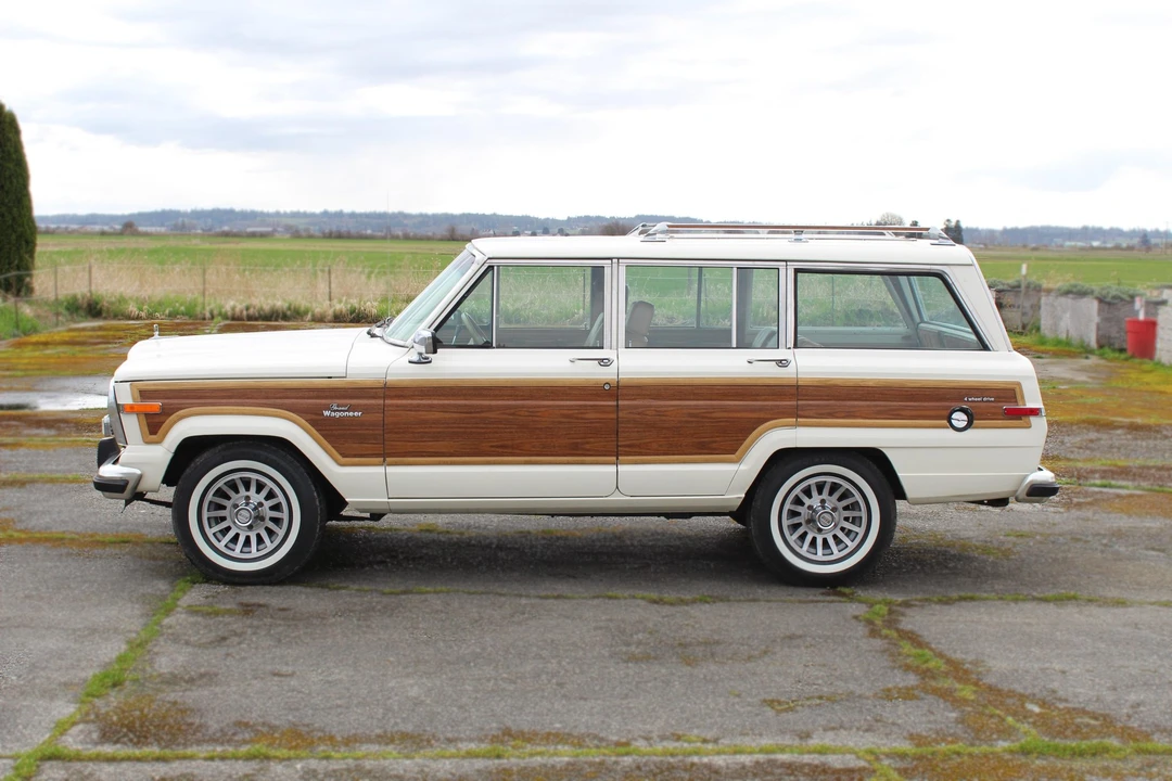 1986 Jeep SJ Grand Wagoneer - Image 16 of 31