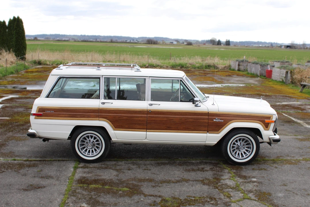 1986 Jeep SJ Grand Wagoneer - Image 25 of 31