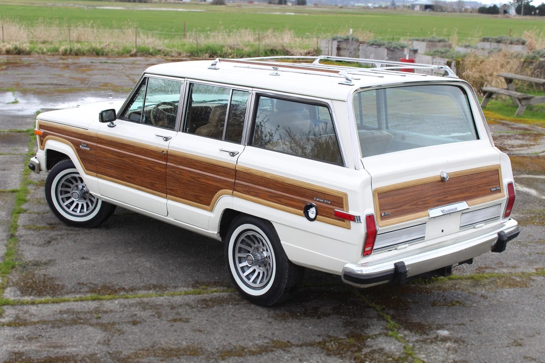 1986 Jeep SJ Grand Wagoneer - Image 19 of 31