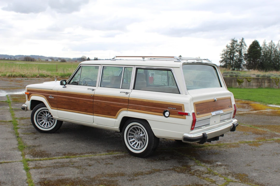 1986 Jeep SJ Grand Wagoneer - Image 18 of 31