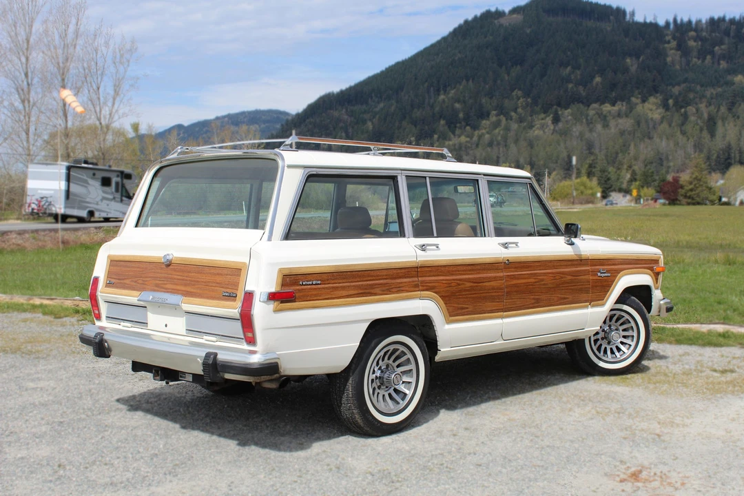 1986 Jeep SJ Grand Wagoneer - Image 4 of 31