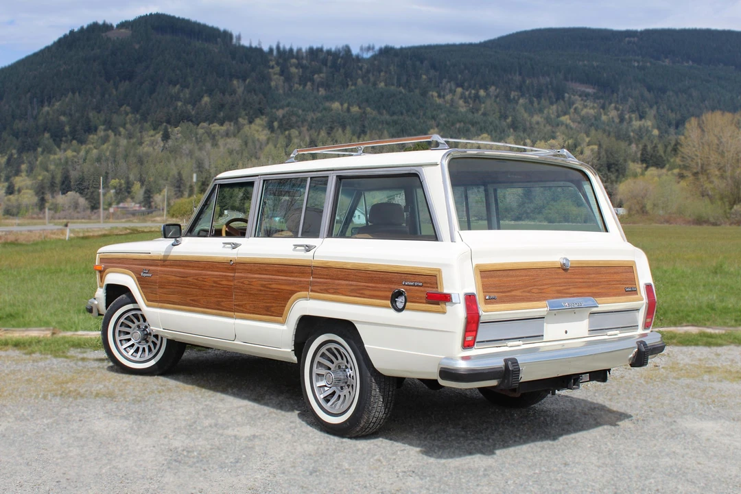 1986 Jeep SJ Grand Wagoneer - Image 5 of 31